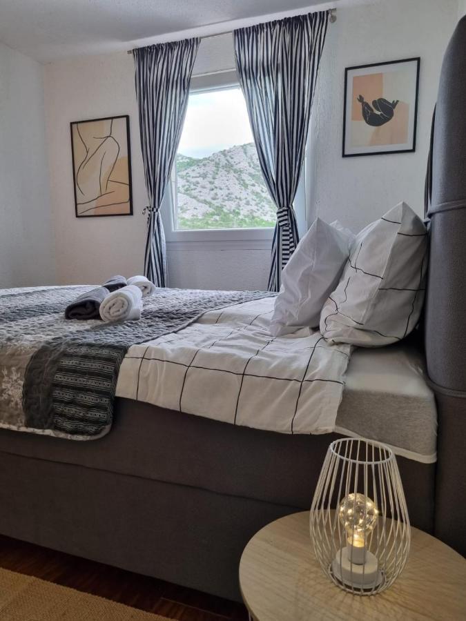 Apartmani 'Cvit' Karlobag Exterior foto