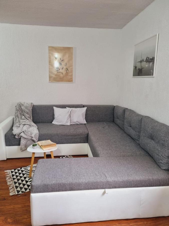 Apartmani 'Cvit' Karlobag Exterior foto