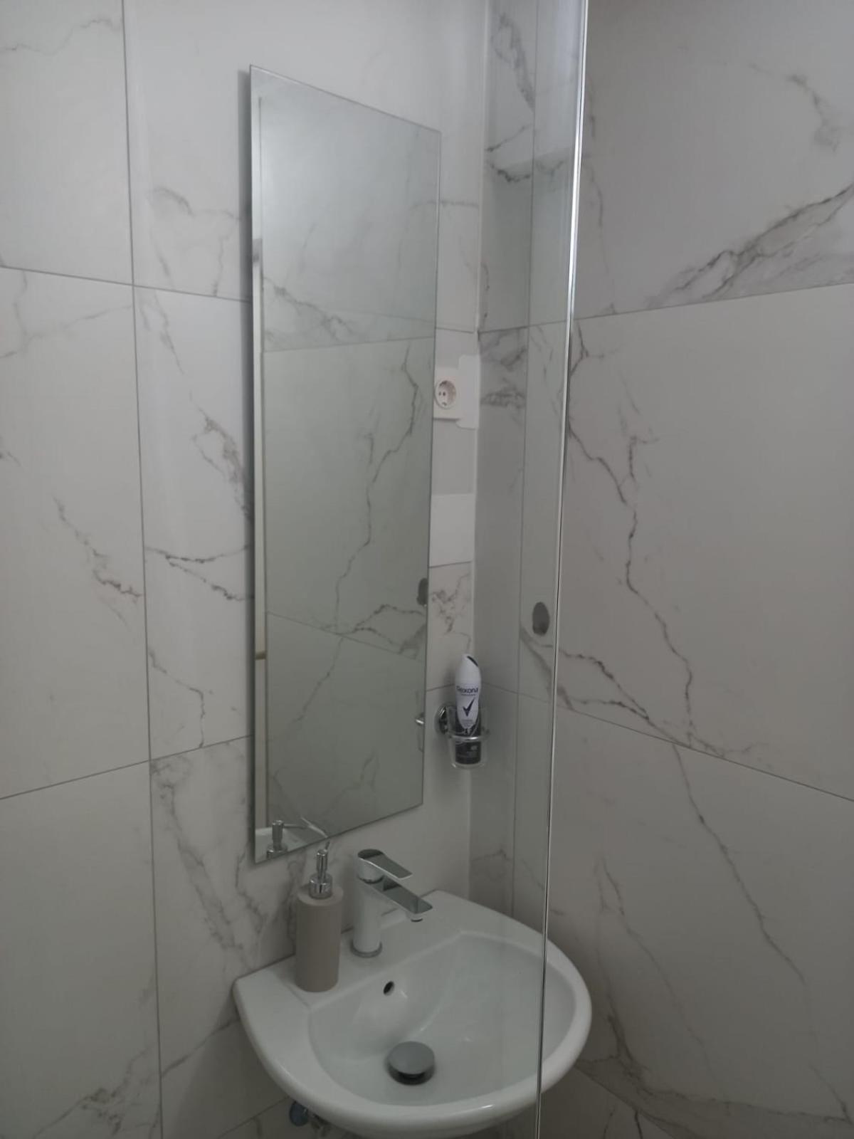 Apartmani 'Cvit' Karlobag Exterior foto