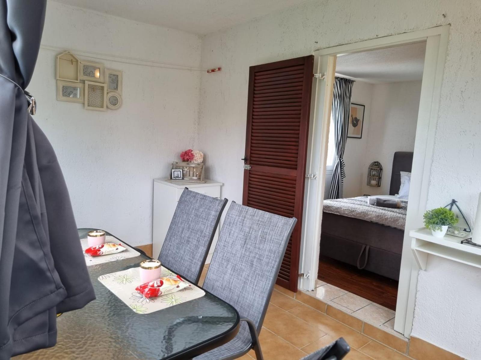 Apartmani 'Cvit' Karlobag Exterior foto