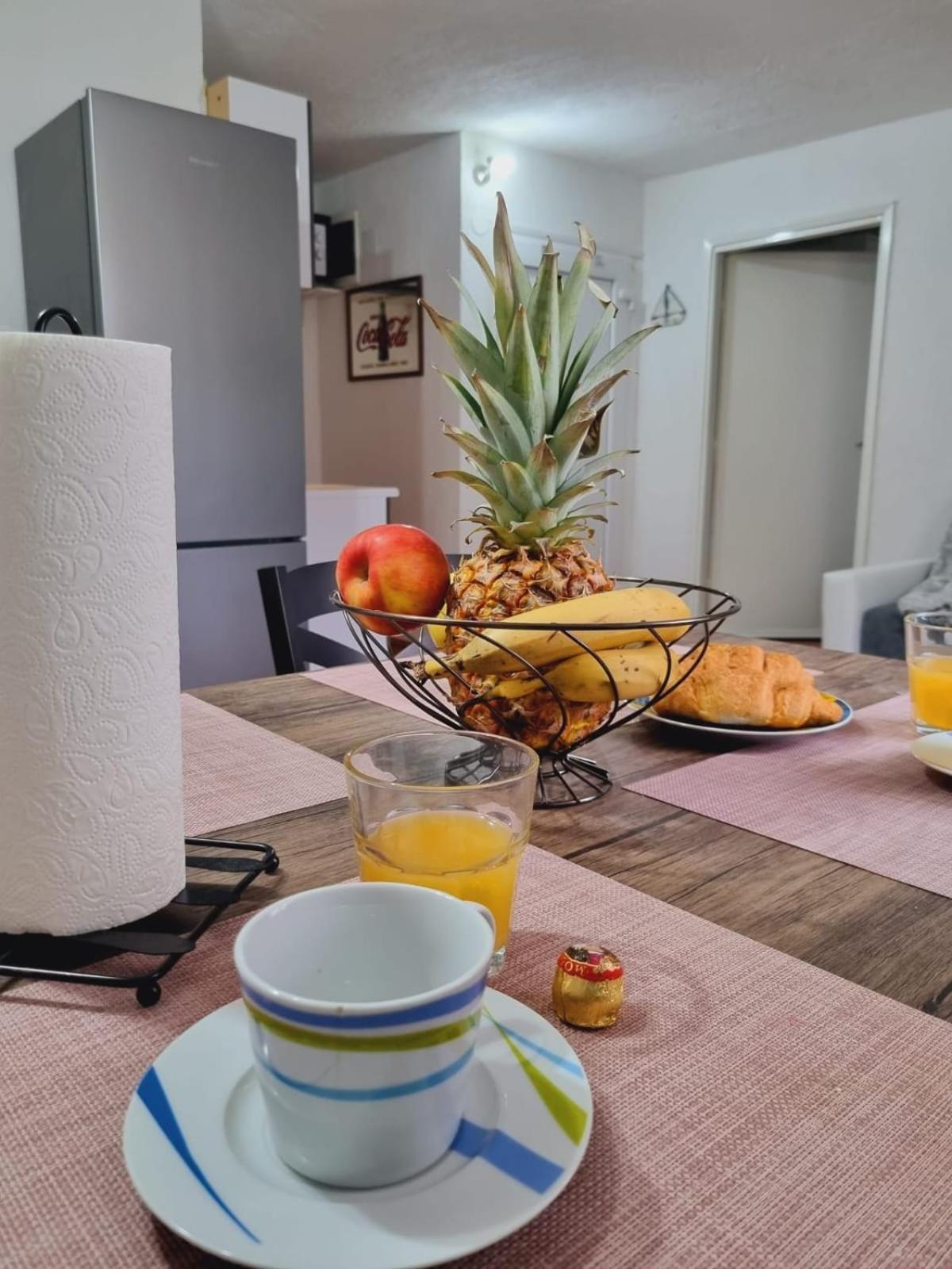Apartmani 'Cvit' Karlobag Exterior foto